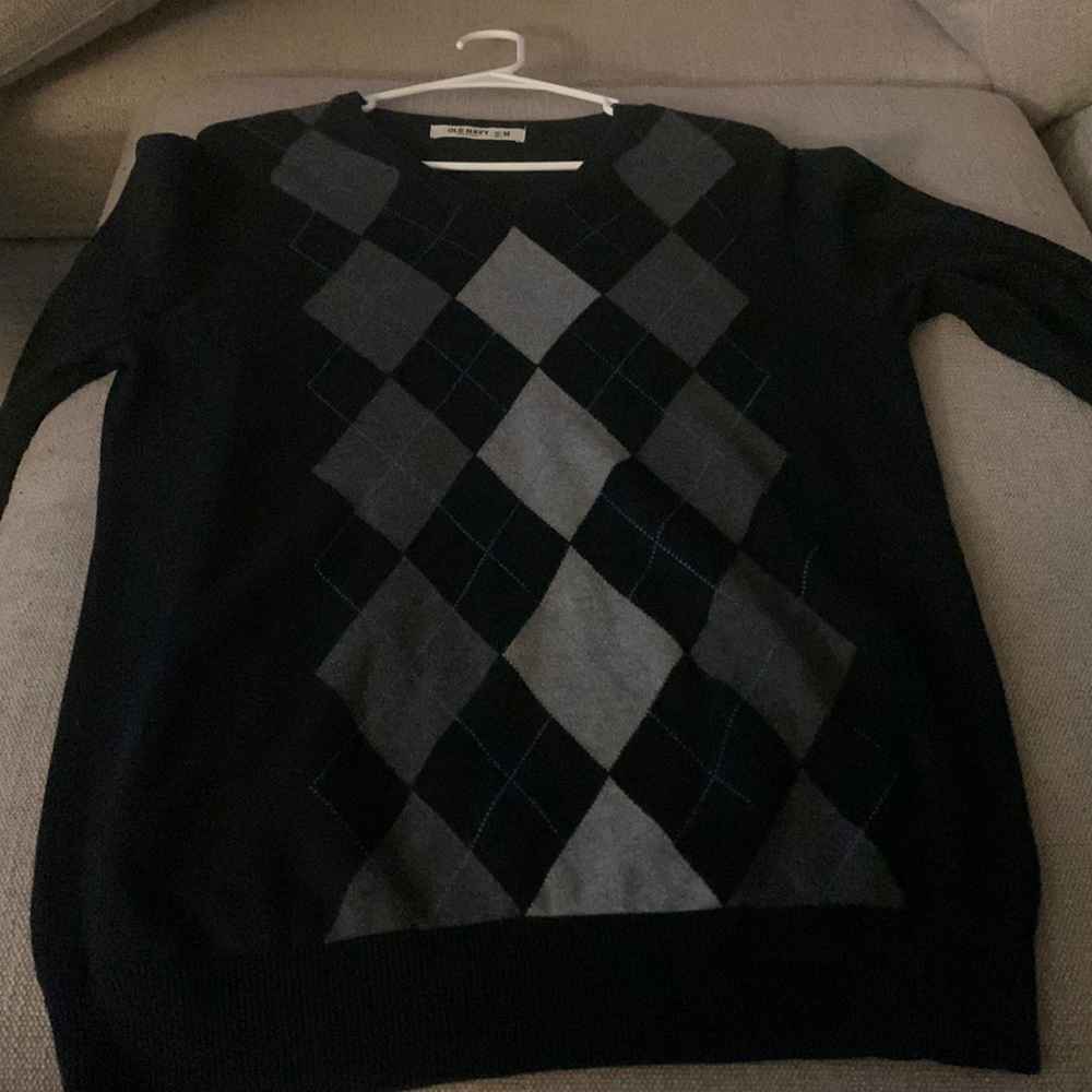 Old Navy Men’s medium black argyle V-neck sweater